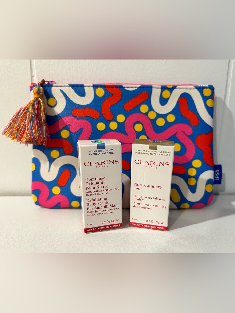 Clarins White Nourishing Day Emulsion & Exfoliating Body Scrub Duo with Case